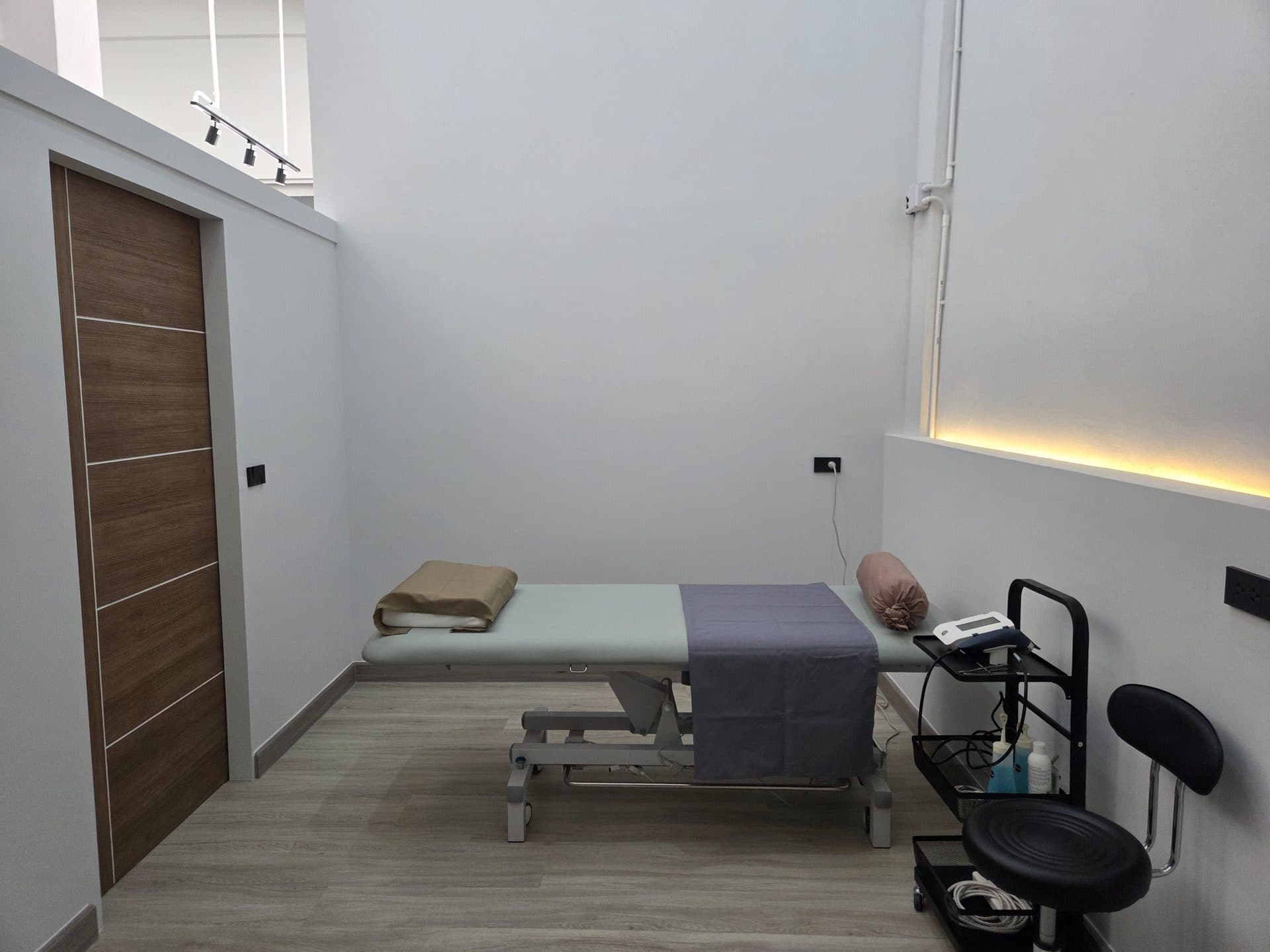 Physical Therapy Session at Checkpoint Clinic Bangkok